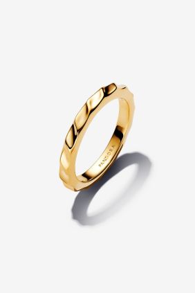 Pandora Anillo Banda Ondulada Recubrimiento en oro de 14k