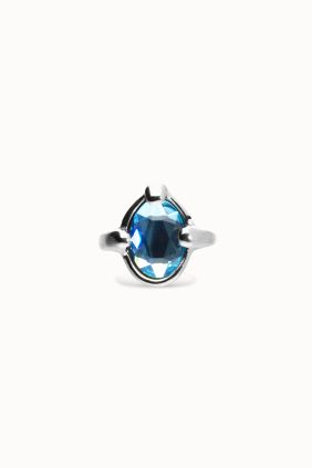 Anillo bañado en plata con cristal facetado ovalado azul Unode50