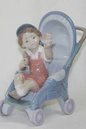 Comprar figura niño carrito de Lladró 6904