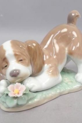 Comprar Figura perro jugando con flor de Lladró 6832