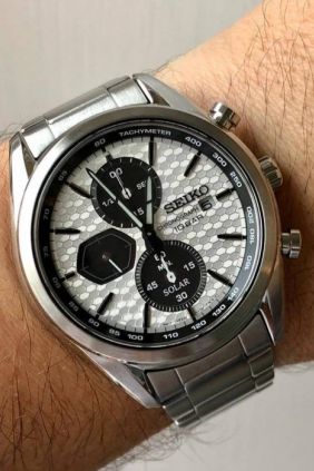 Reloj Seiko Solar Panda Macchina Sportiva crono blanco ssc771 en muñeca