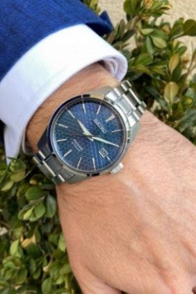 Reloj Seiko Presage elite sharp edged blue SPB167J1 en mano