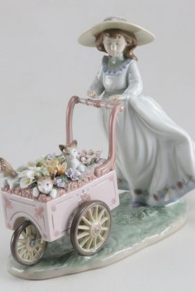 Comprar online Figura niña con carro flores gatos de Lladró 6141